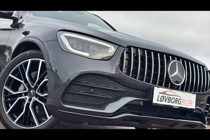 Grå Mercedes GLC400 d fra 2020