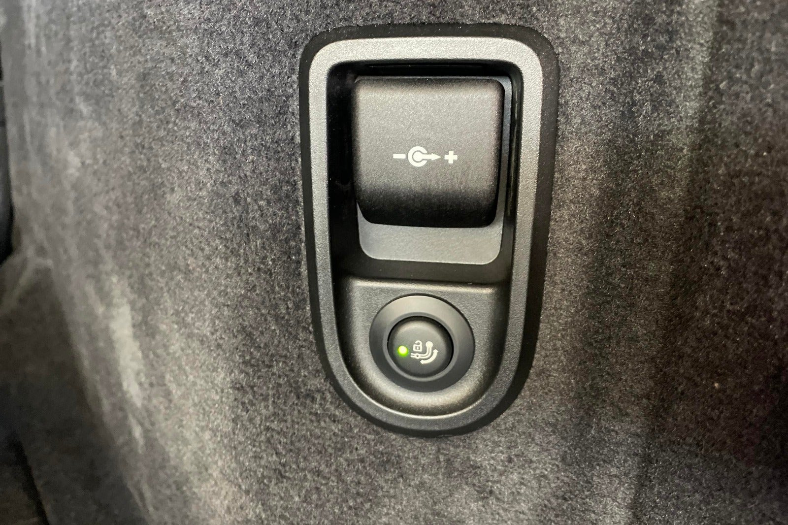 Blå BMW 530e fra 2023