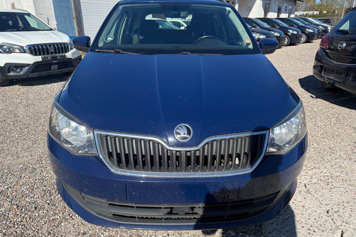 Blå Skoda Fabia fra 2017