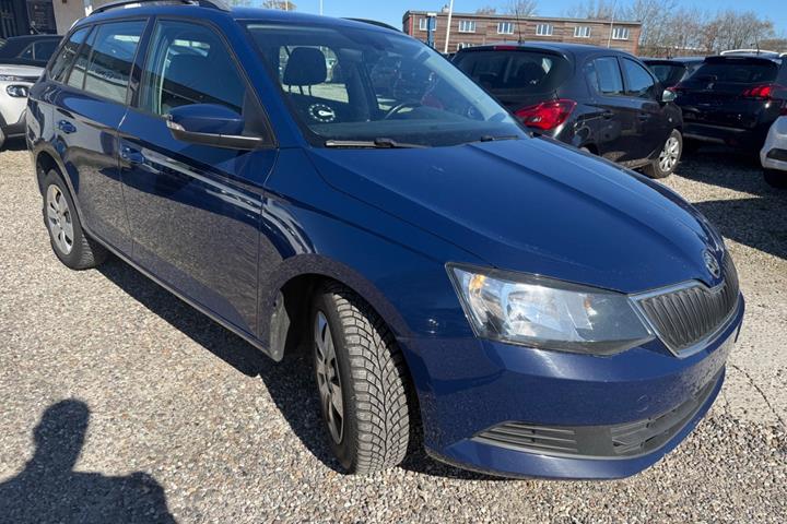 Blå Skoda Fabia fra 2017
