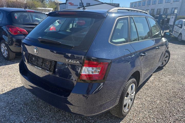 Blå Skoda Fabia fra 2017