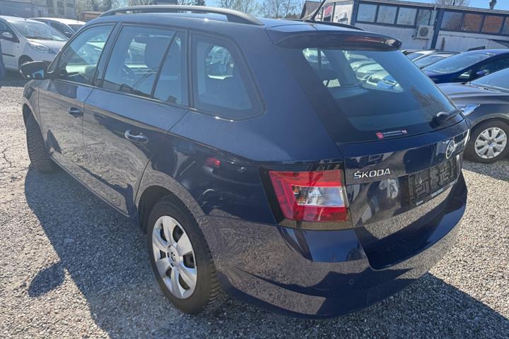 Blå Skoda Fabia fra 2017