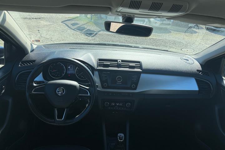 Blå Skoda Fabia fra 2017