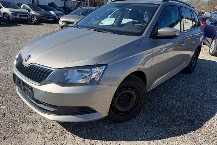 Beige Skoda Fabia fra 2016