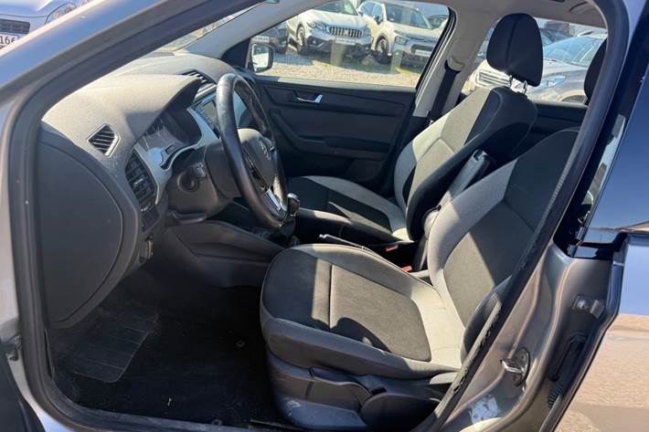 Beige Skoda Fabia fra 2016