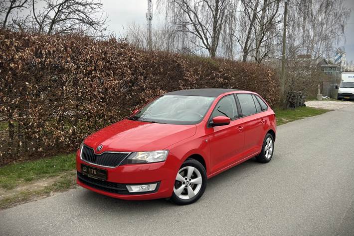 Rød Skoda Rapid fra 2014