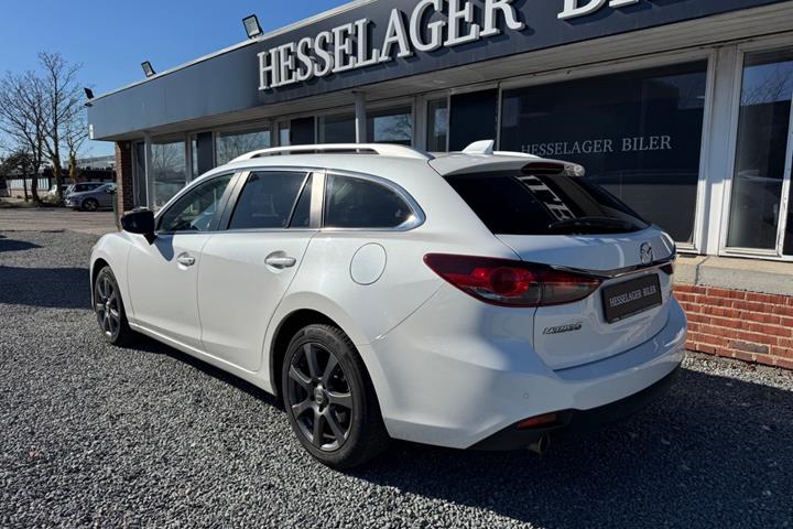 Hvid Mazda 6 fra 2013