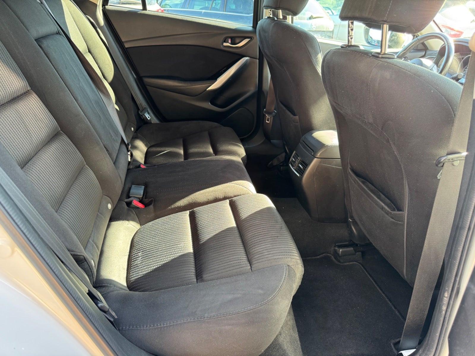 Hvid Mazda 6 fra 2013