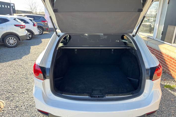 Hvid Mazda 6 fra 2013