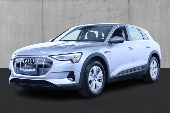 Sølv Audi e-tron fra 2020 set udefra