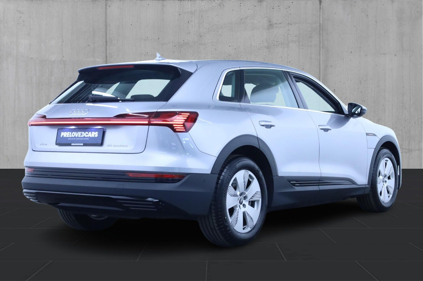 Sølv Audi e-tron fra 2020