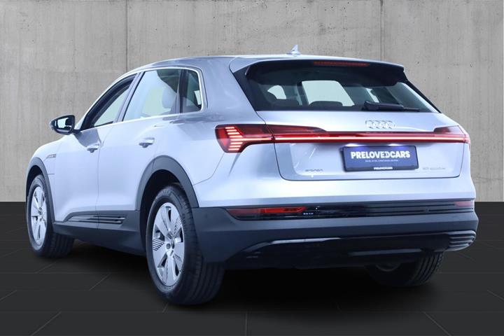 Sølv Audi e-tron fra 2020