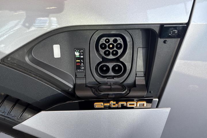Sølv Audi e-tron fra 2020