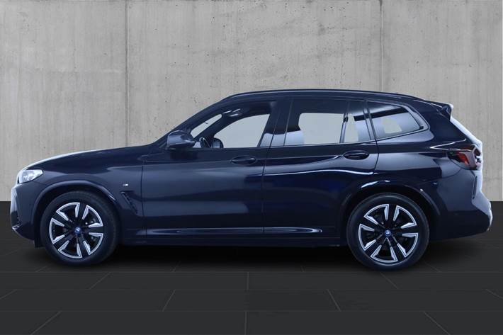 Blå BMW iX3 fra 2023
