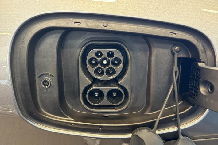 Grå BYD Dolphin fra 2023