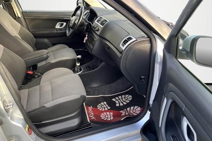 Sølv Skoda Fabia fra 2009