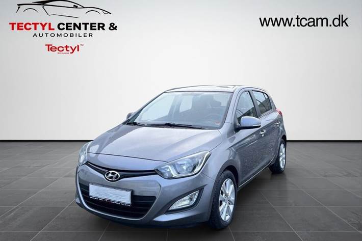 Grå Hyundai i20 fra 2013