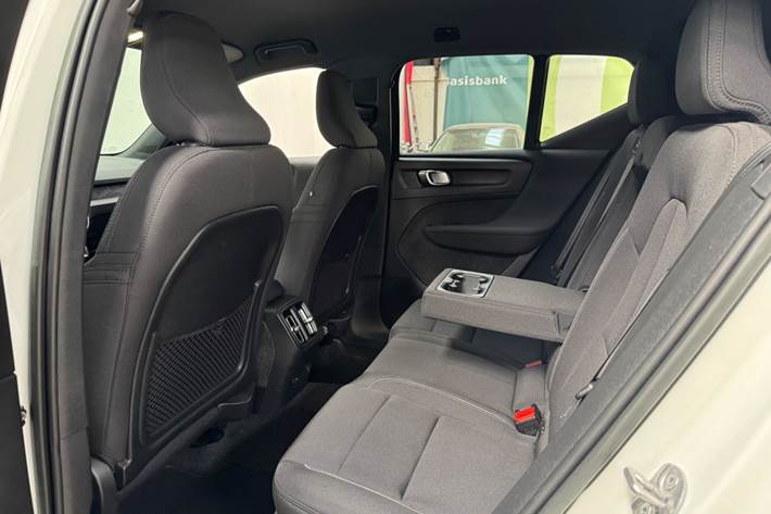 Hvid Volvo XC40 fra 2023