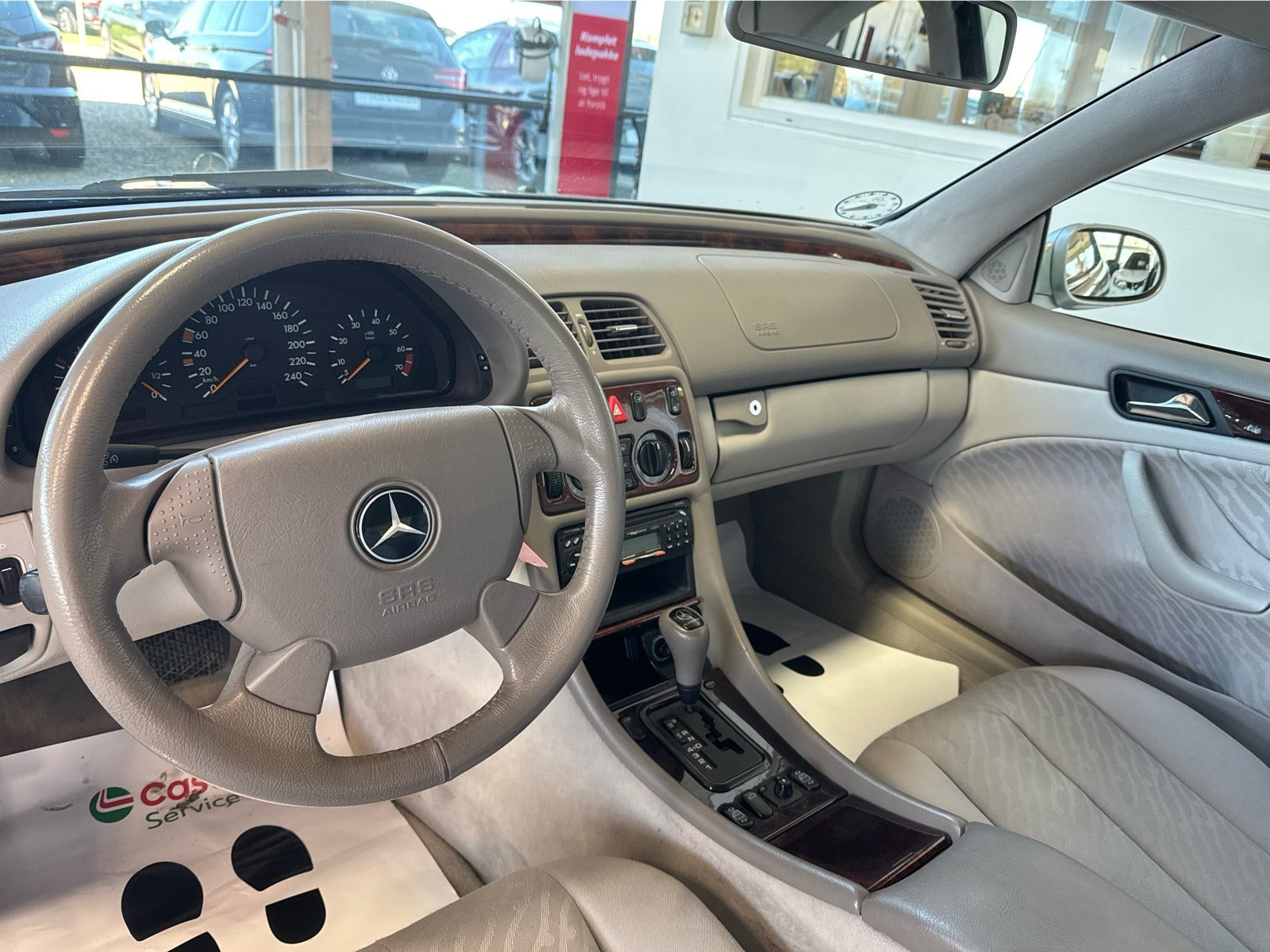 Sølv Mercedes CLK200 fra 1998