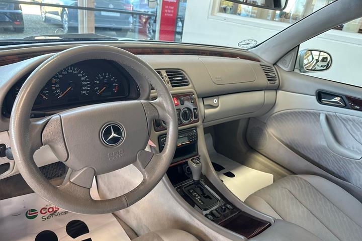 Sølv Mercedes CLK200 fra 1998