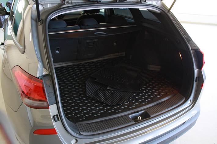 Grå Hyundai i30 fra 2018