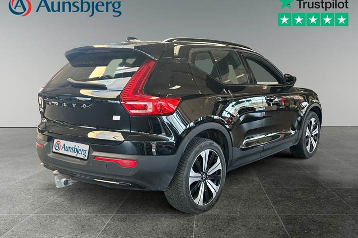 Sort Volvo XC40 fra 2023