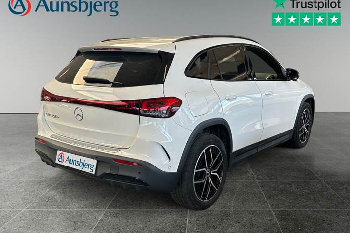 Hvid Mercedes EQA250+ fra 2022