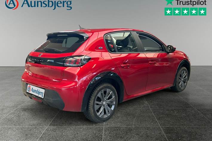 Rød Peugeot e-208 fra 2021