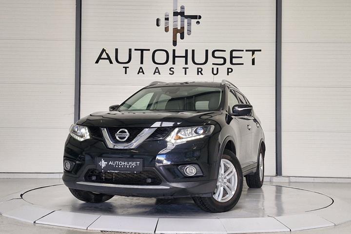 Sort Nissan X-Trail fra 2016 set udefra