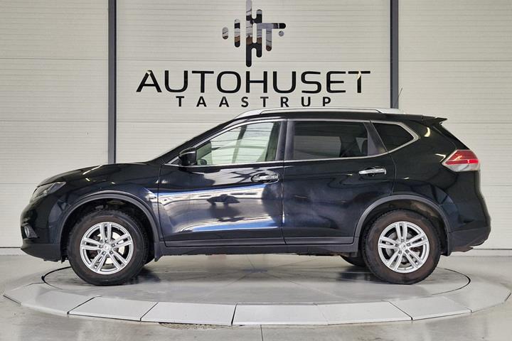 Sort Nissan X-Trail fra 2016