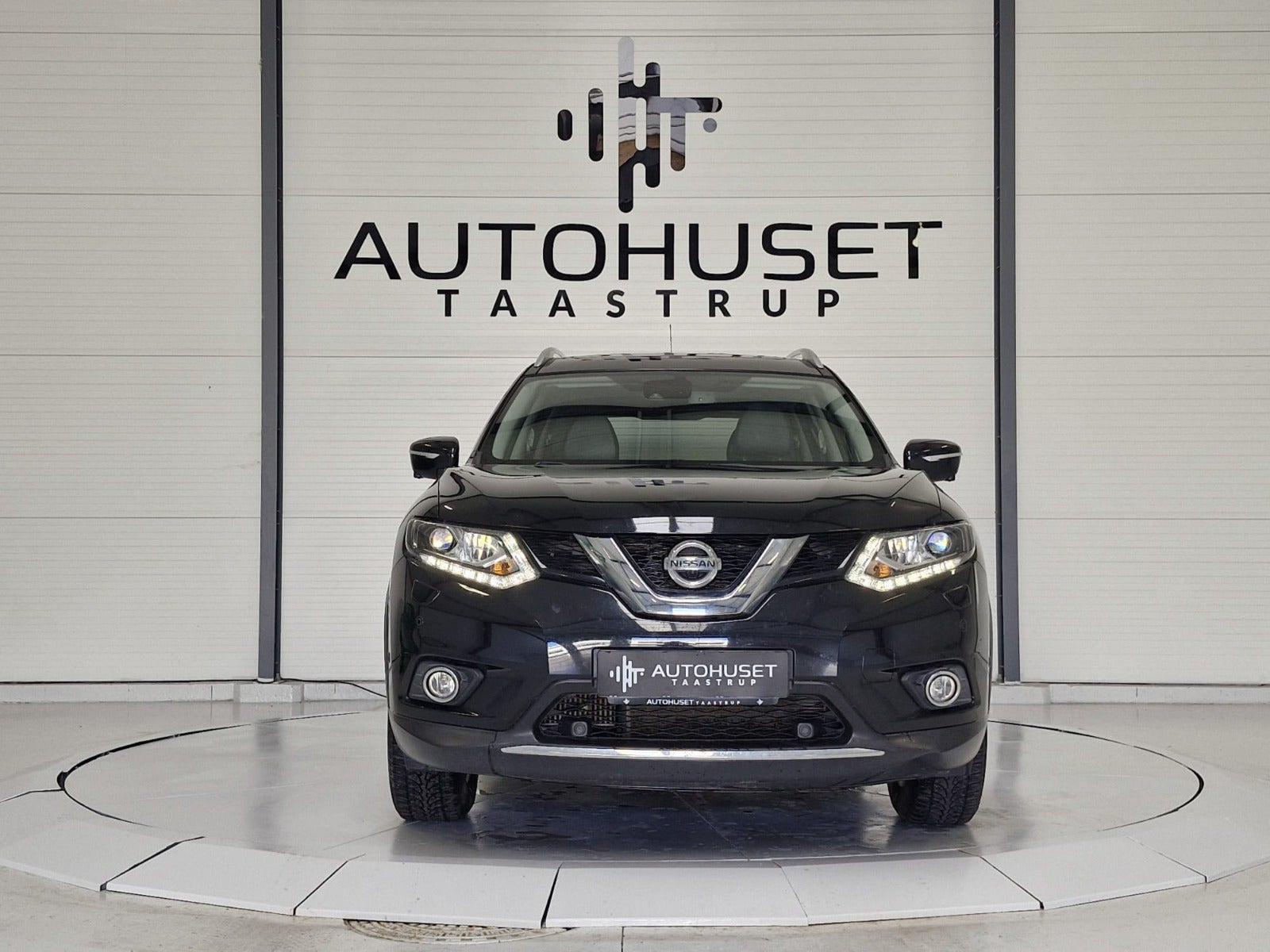 Sort Nissan X-Trail fra 2016