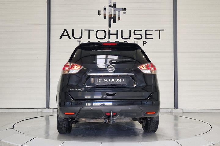 Sort Nissan X-Trail fra 2016