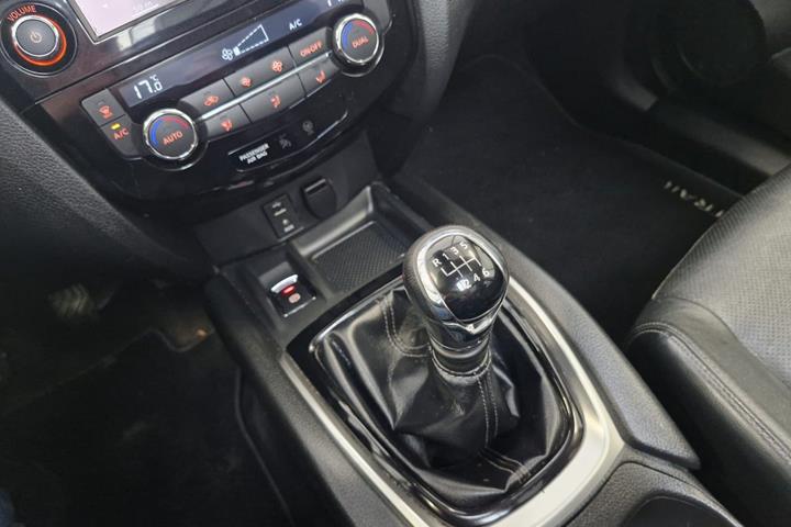Sort Nissan X-Trail fra 2016