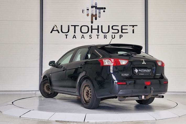 Sort Mitsubishi Lancer fra 2010