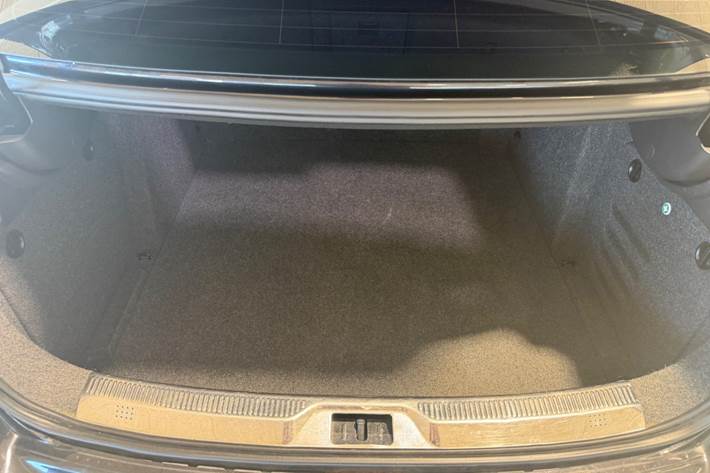 Sort Skoda Superb fra 2010