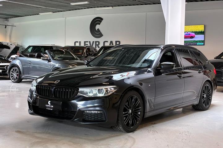 Sort BMW 520d fra 2020 set udefra
