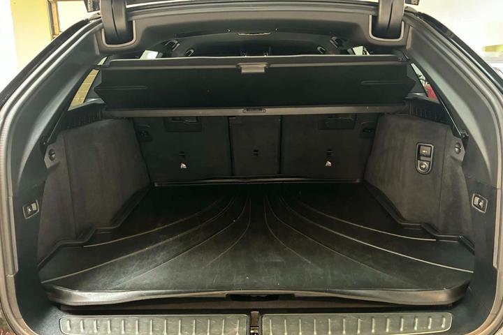 Sort BMW 520d fra 2020