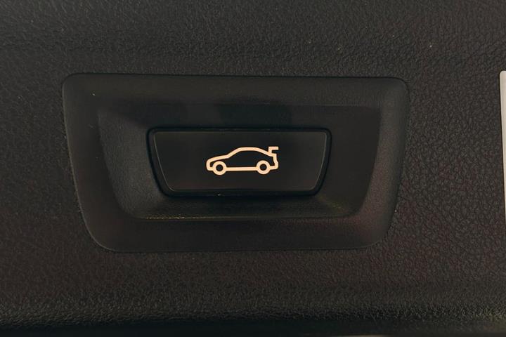 Sort BMW 520d fra 2020