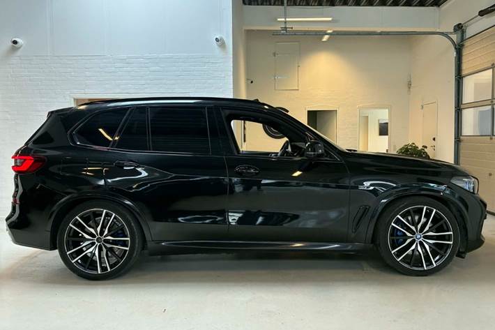 Sort BMW X5 fra 2023