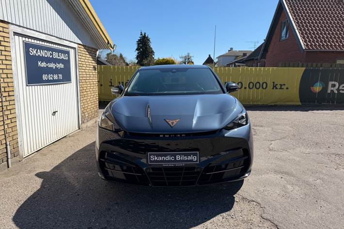 Blå Cupra Tavascan fra 2024