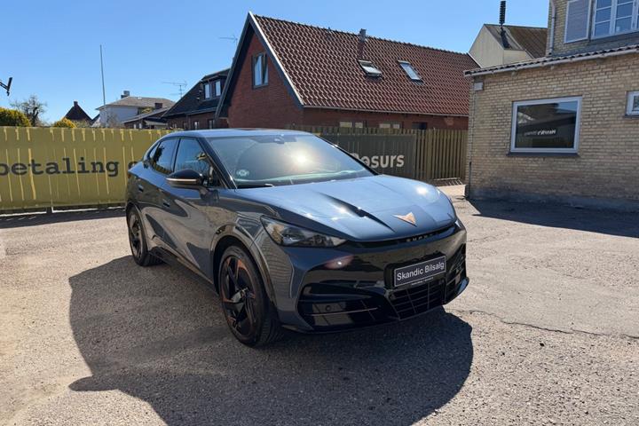 Blå Cupra Tavascan fra 2024