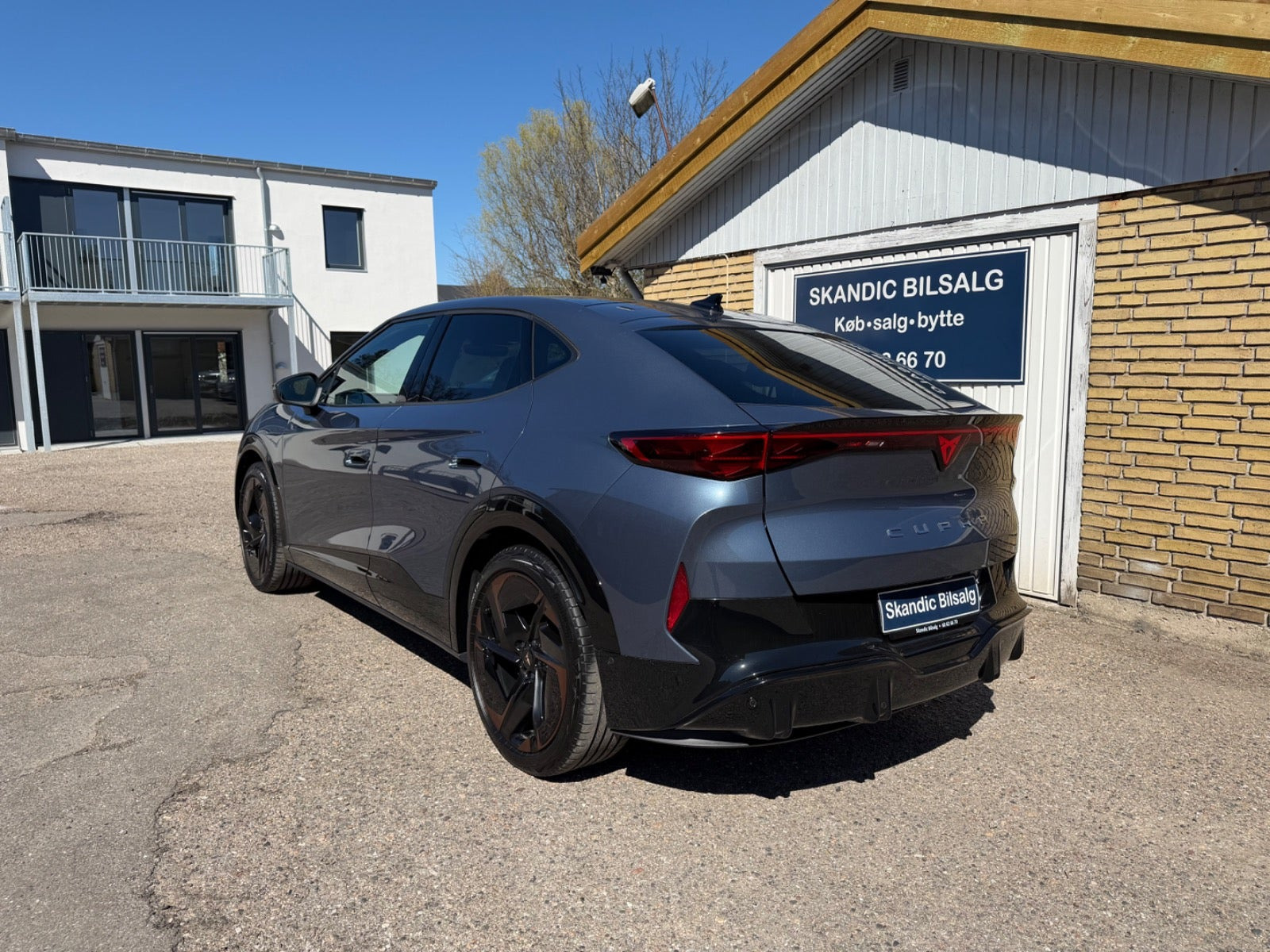 Blå Cupra Tavascan fra 2024