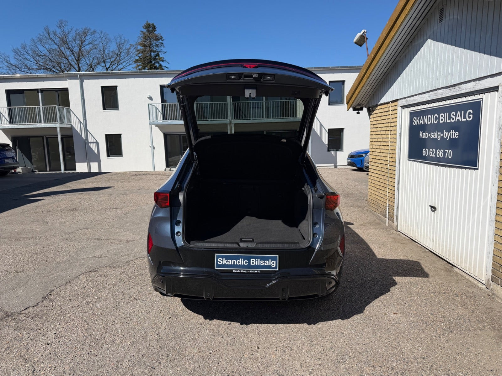 Blå Cupra Tavascan fra 2024