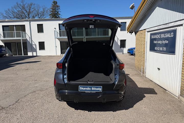 Blå Cupra Tavascan fra 2024