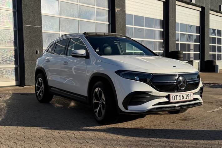 Hvid Mercedes EQA250 fra 2021 set udefra