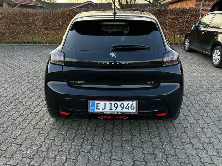Peugeot e-208 50 GT Sky