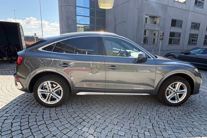 Grå Audi Q5 fra 2021
