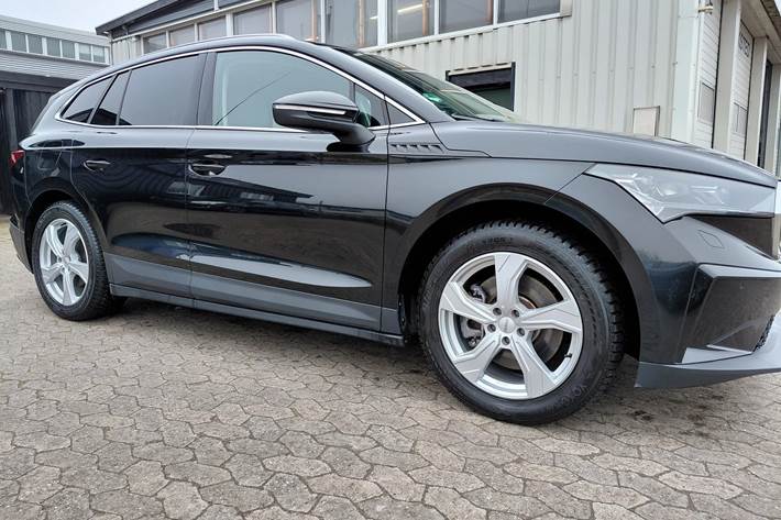 Sort Skoda Enyaq fra 2022