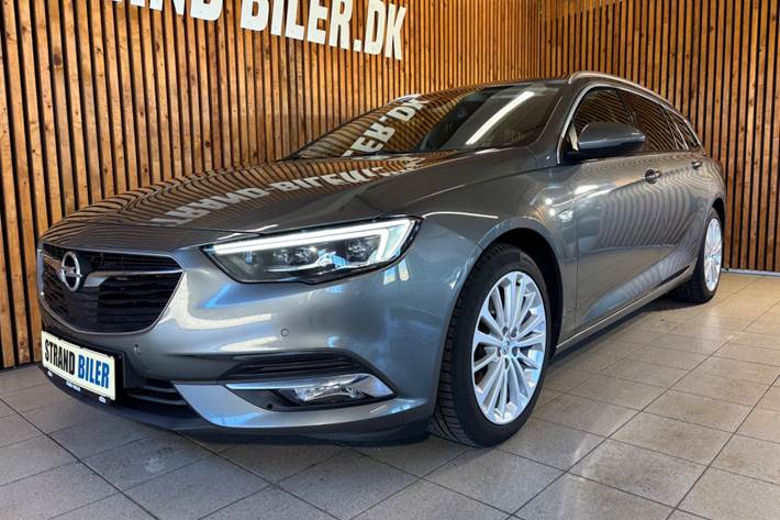 Grå Opel Insignia fra 2018