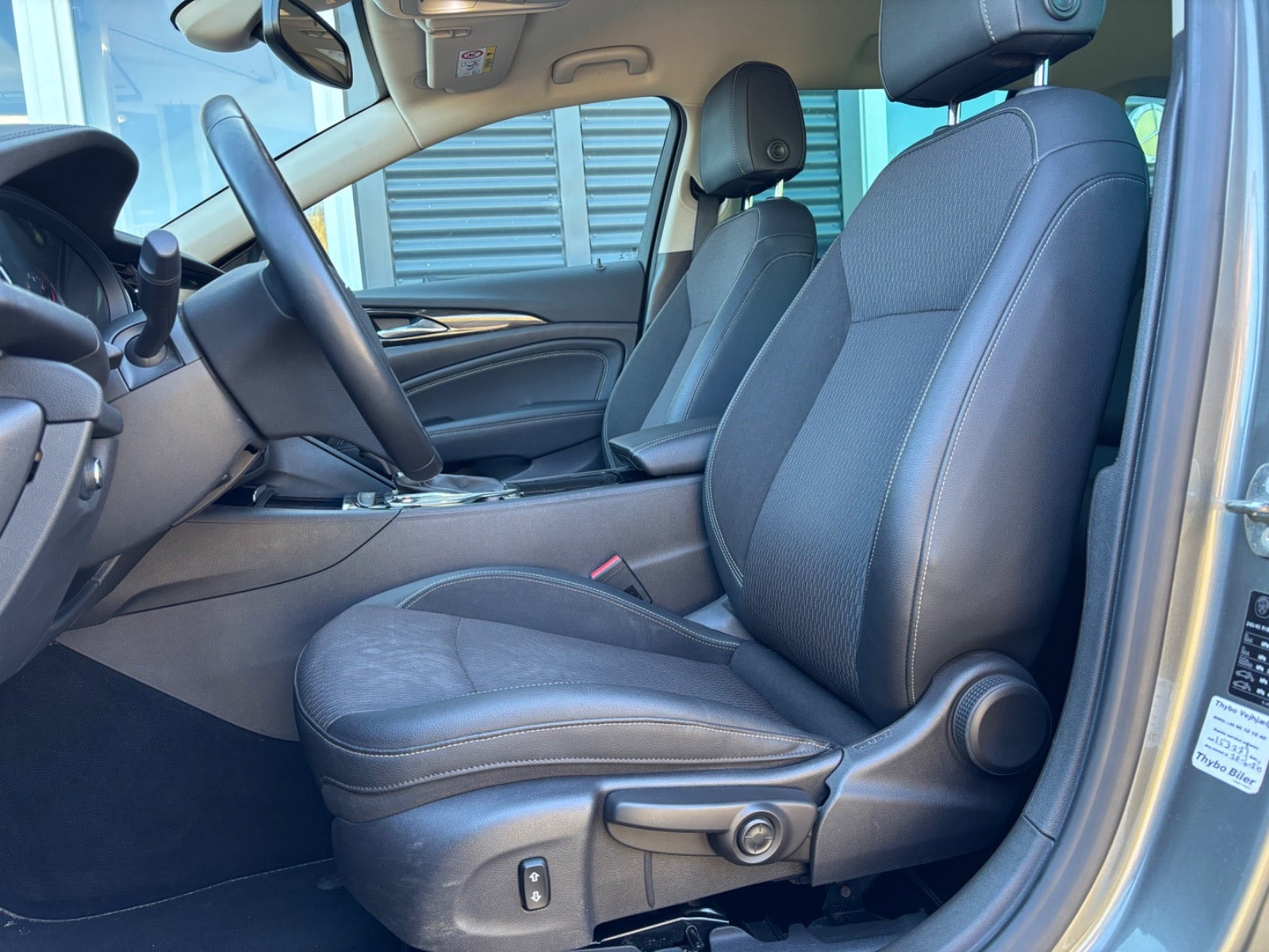 Grå Opel Insignia fra 2018